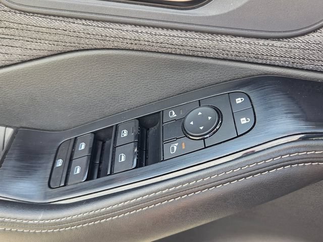 Used 2023 Nissan Rogue SV FWD image 31