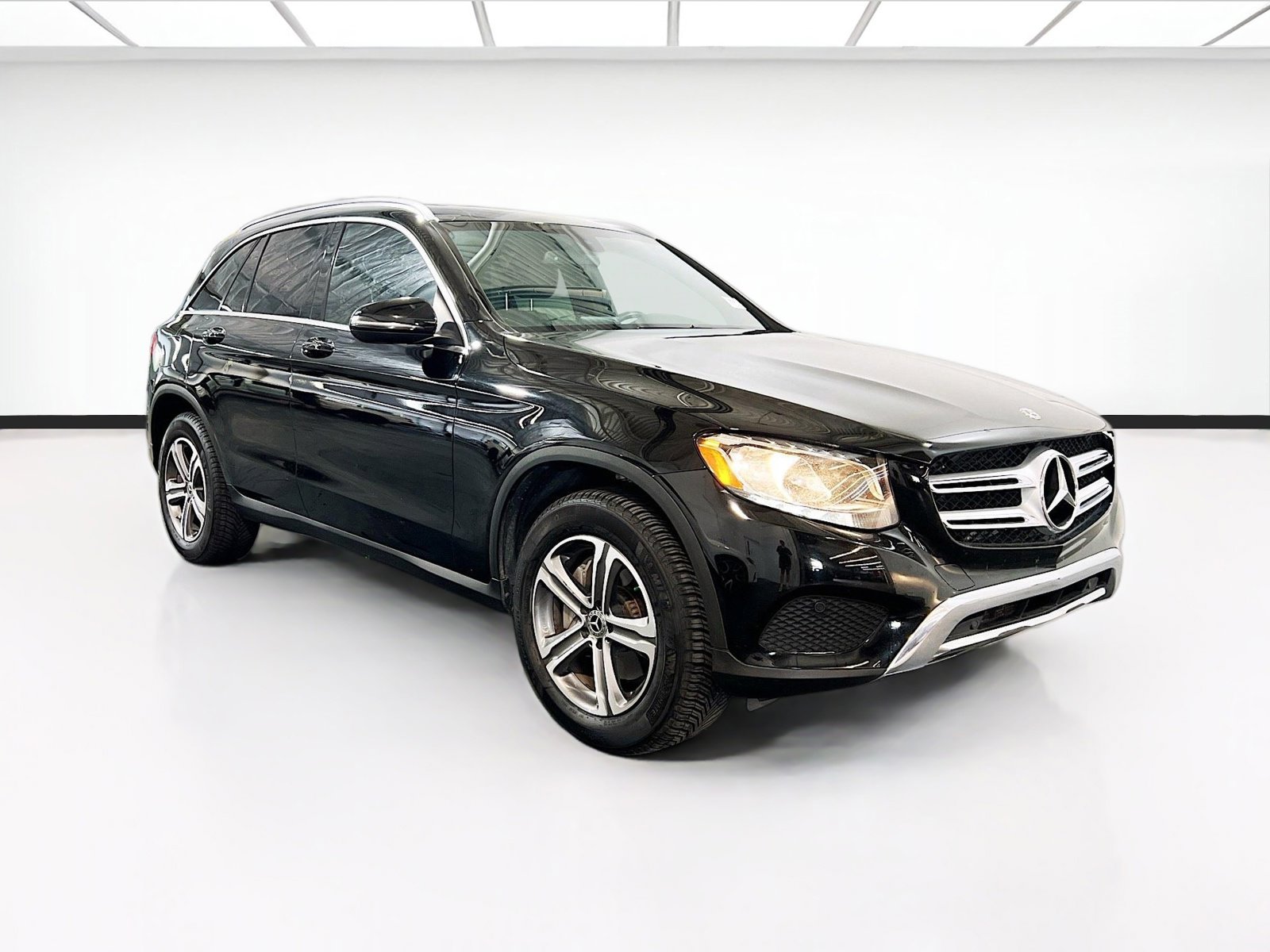 Used 2019 Mercedes-Benz GLC 300 4MATIC image 3