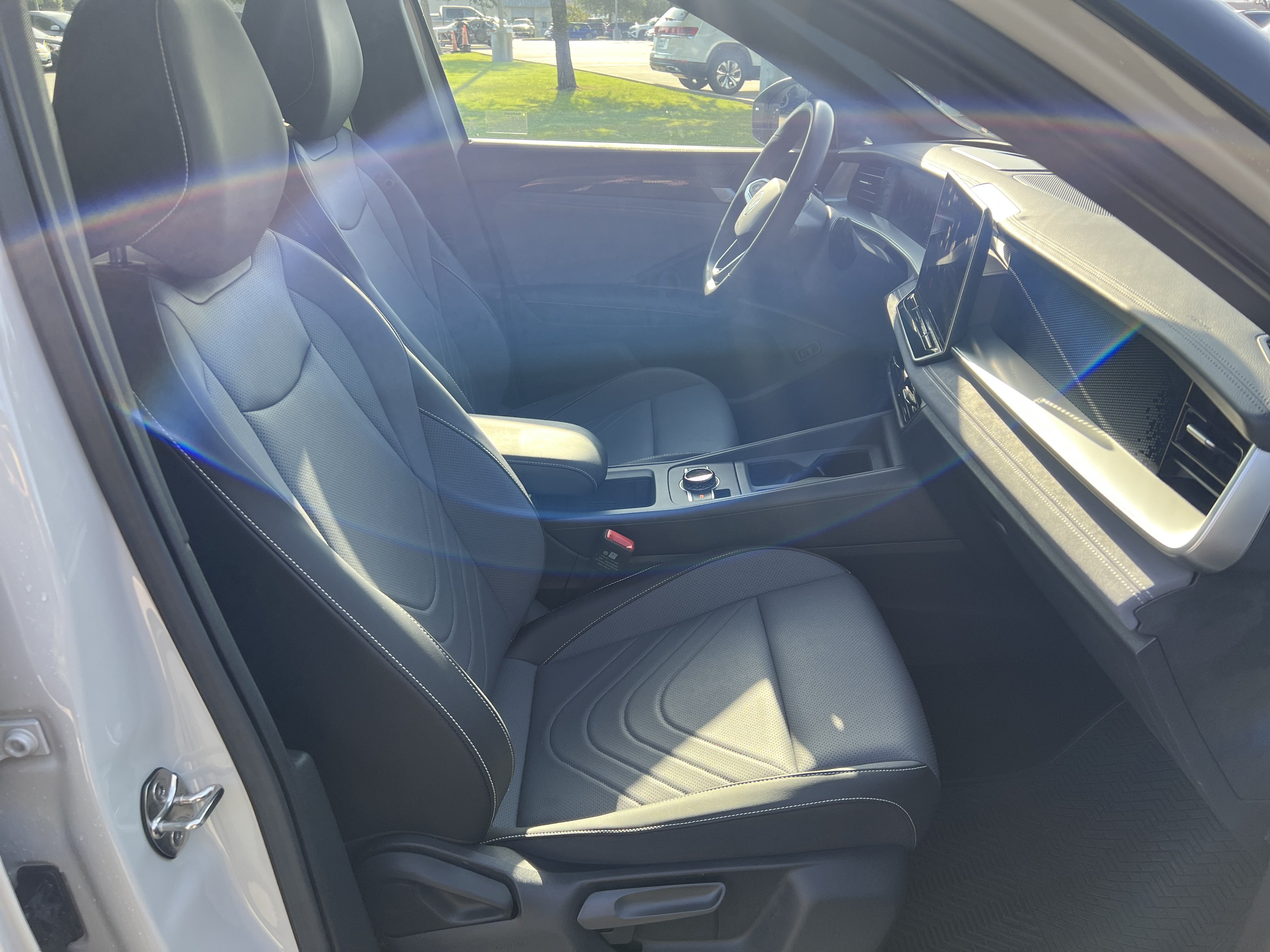 Certified 2026 Volkswagen Tiguan SE R-Line FWD image 27