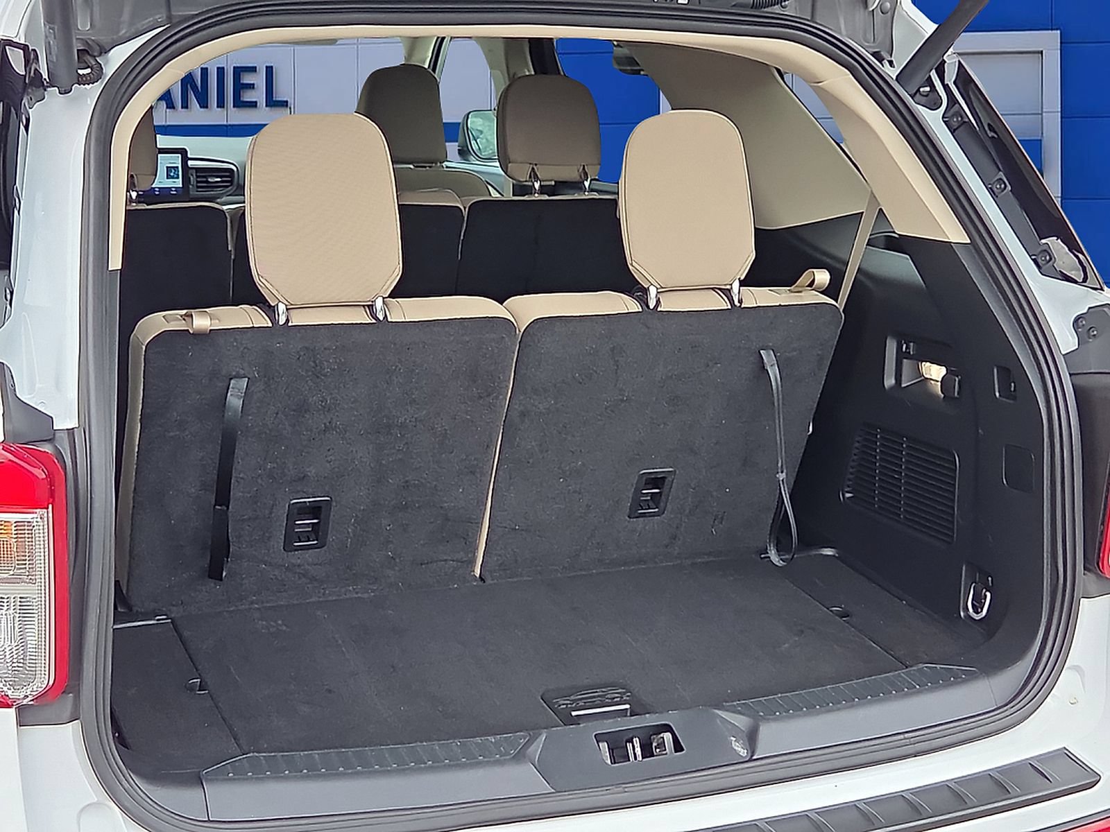 Used 2024 Ford Explorer XLT AWD/4WD image 8