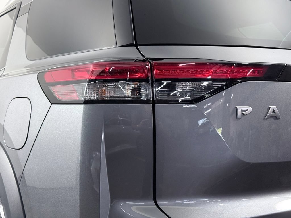 Certified 2025 Nissan Pathfinder SL AWD/4WD image 9