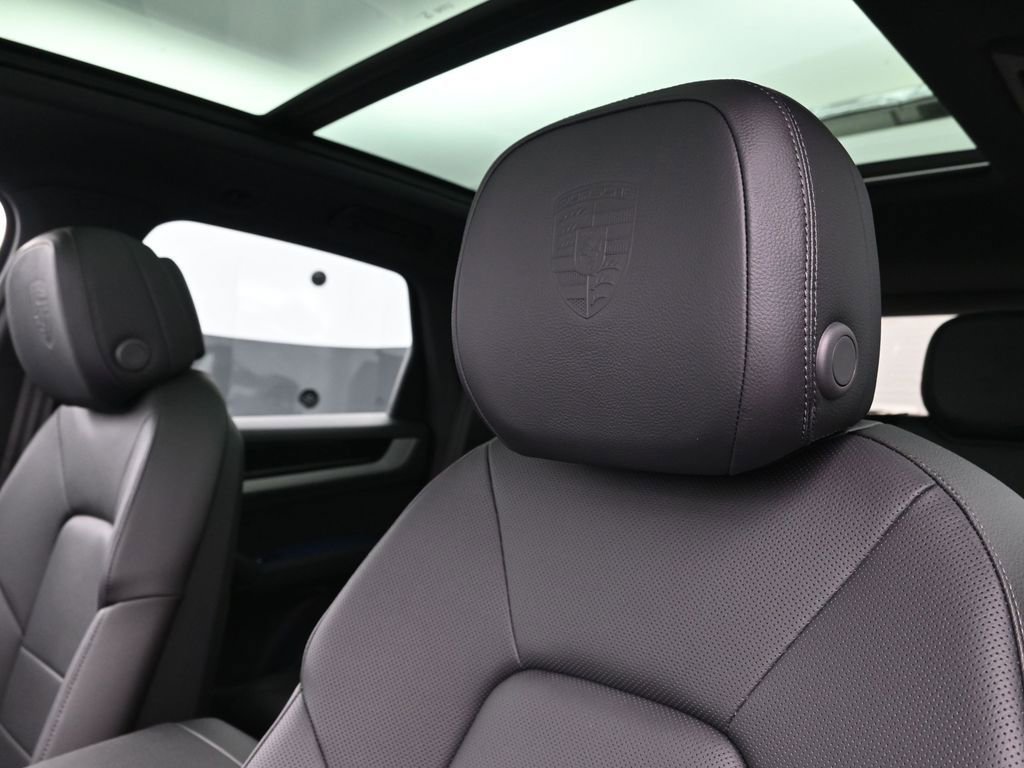 New 2026 Porsche Cayenne S image 15