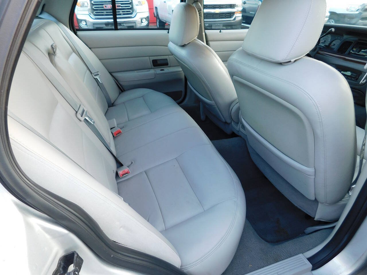 Used 2003 Ford Crown Victoria LX RWD image 13