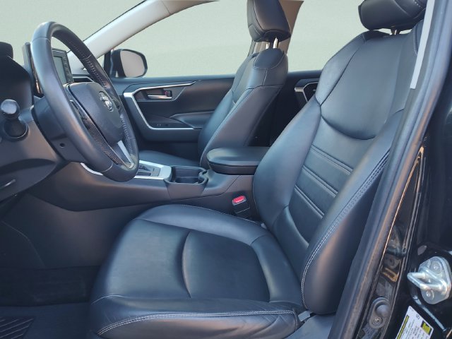 Used 2019 Toyota RAV4 XLE Premium FWD image 26