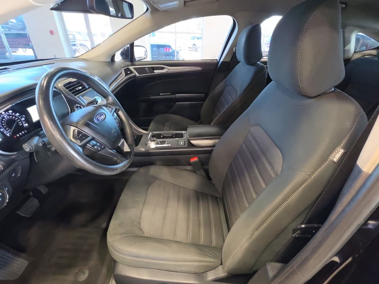 Used 2020 Ford Fusion SE FWD image 15