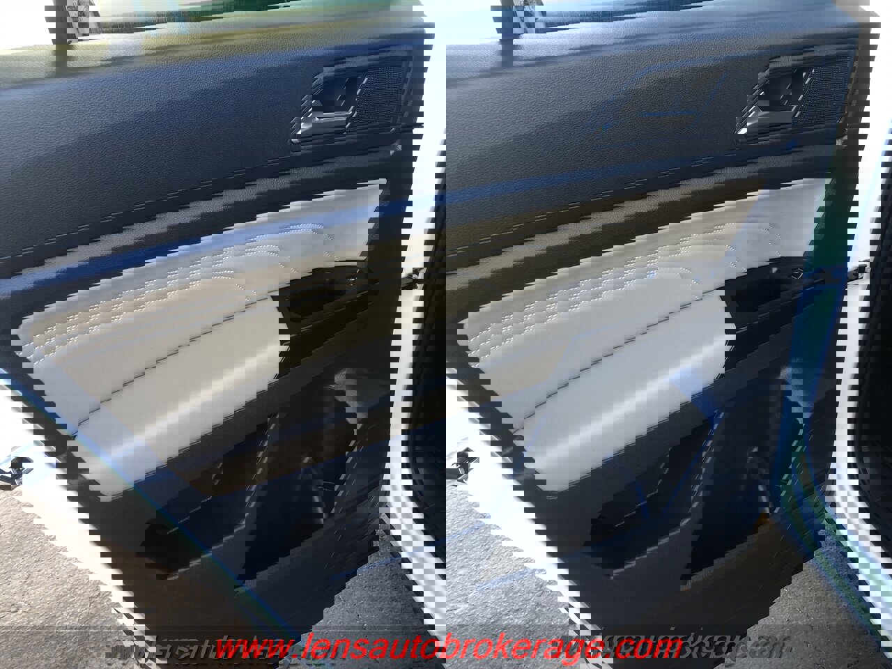 Used 2021 Volkswagen Atlas Cross Sport SE image 16