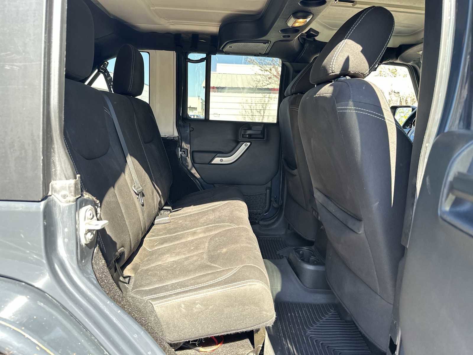 Used 2017 Jeep Wrangler Unlimited Sahara w/ Connectivity Group image 18