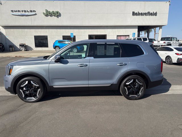 Used 2024 Kia Telluride S w/ S Sunroof Package FWD image 2