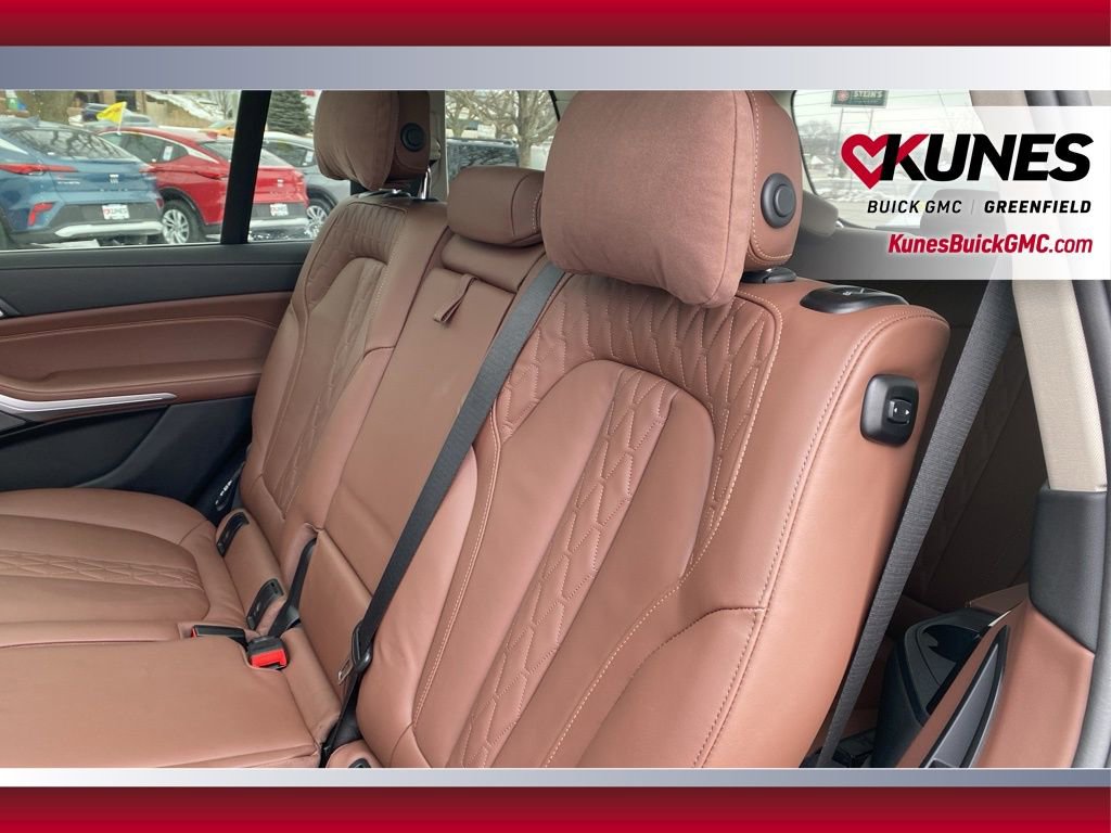 Used 2025 BMW X7 xDrive40i image 34