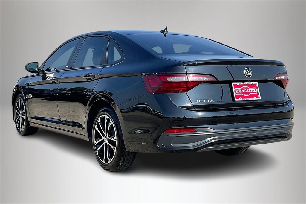 Used 2024 Volkswagen Jetta Sport image 4