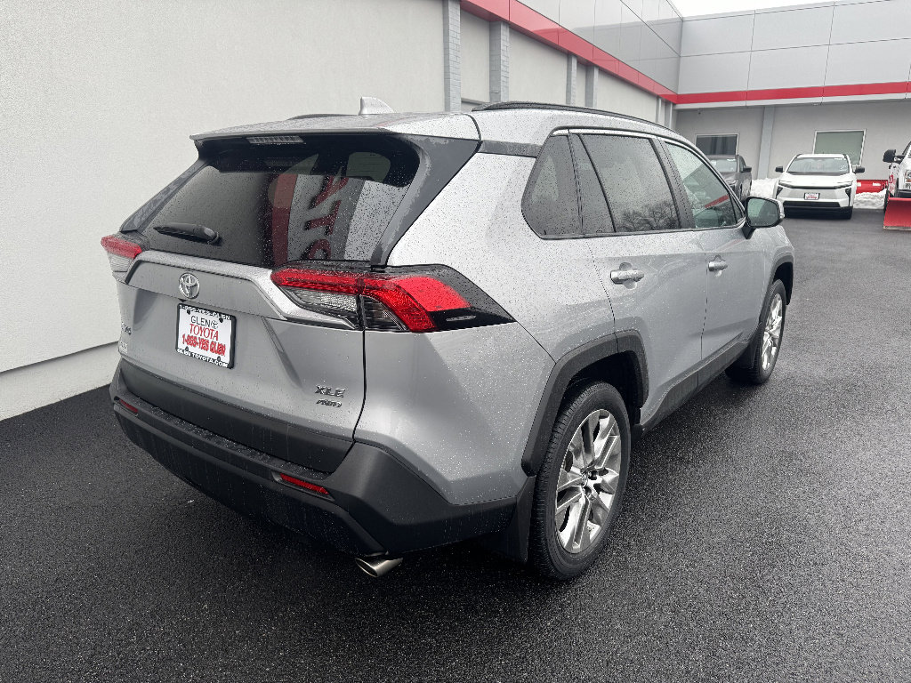 Used 2019 Toyota RAV4 XLE Premium w/ Cold Weather Package image 5