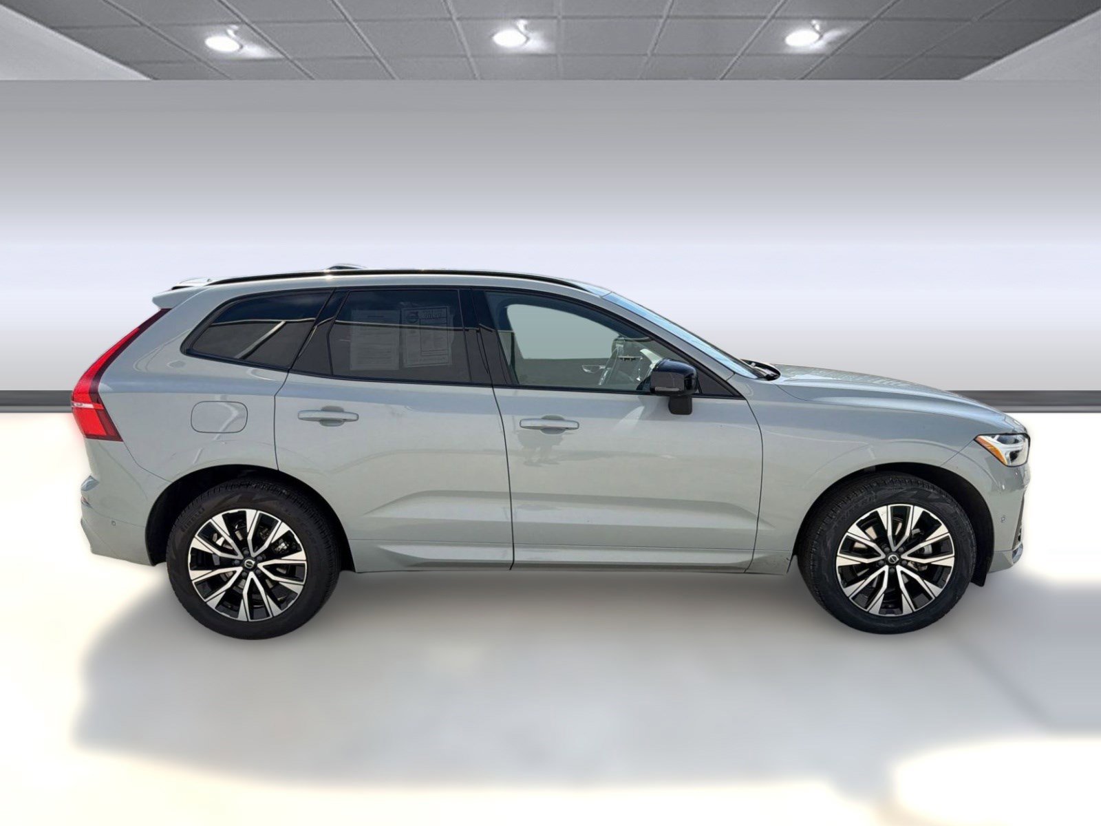 Certified 2025 Volvo XC60 B5 Plus image 8