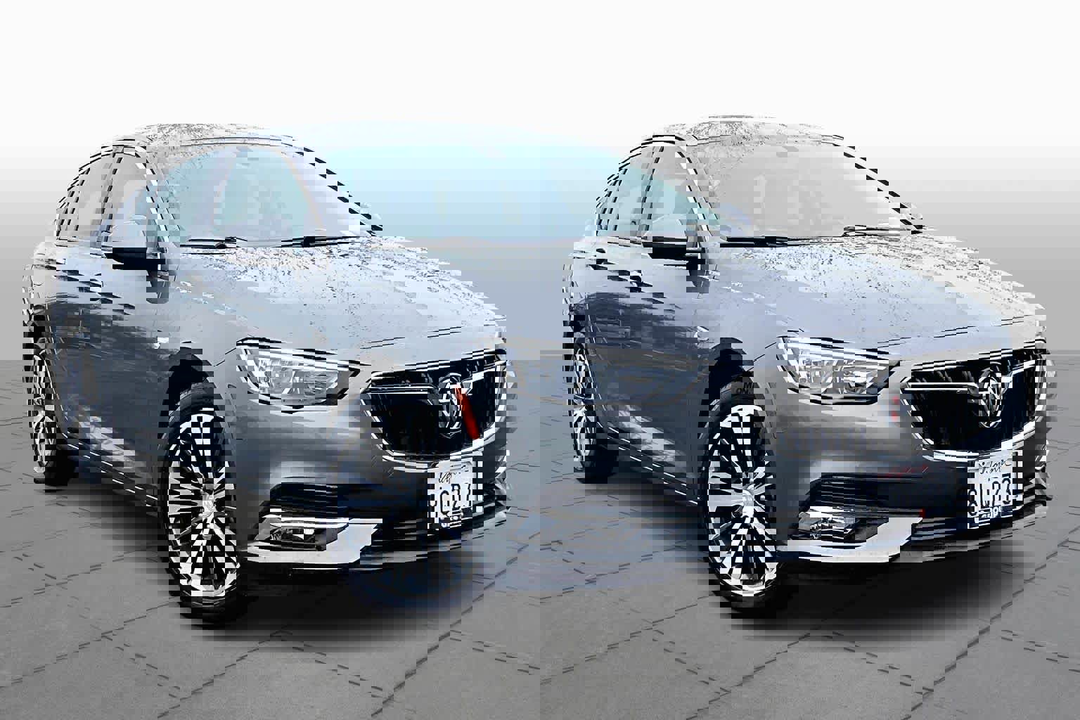 Used 2018 Buick Regal Essence image 2