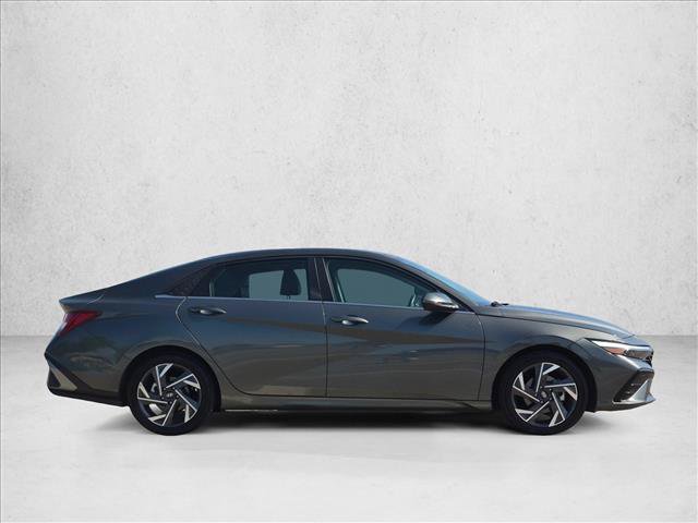 Used 2025 Hyundai Elantra Limited FWD video 4