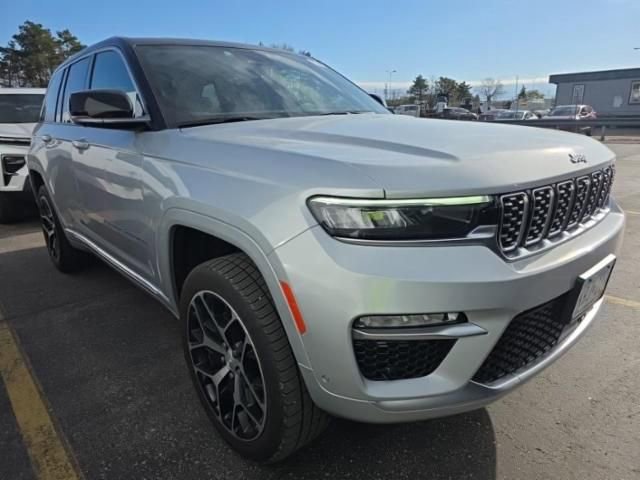 Used 2022 Jeep Grand Cherokee Summit AWD/4WD image 2