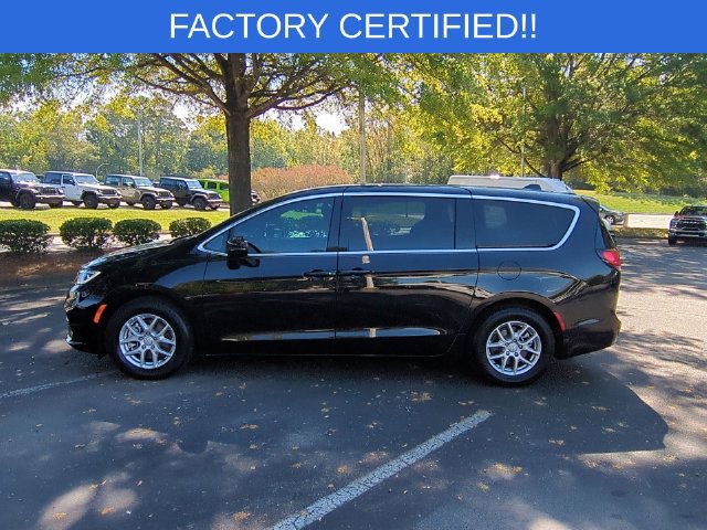 Certified 2026 Chrysler Pacifica Select FWD image 2