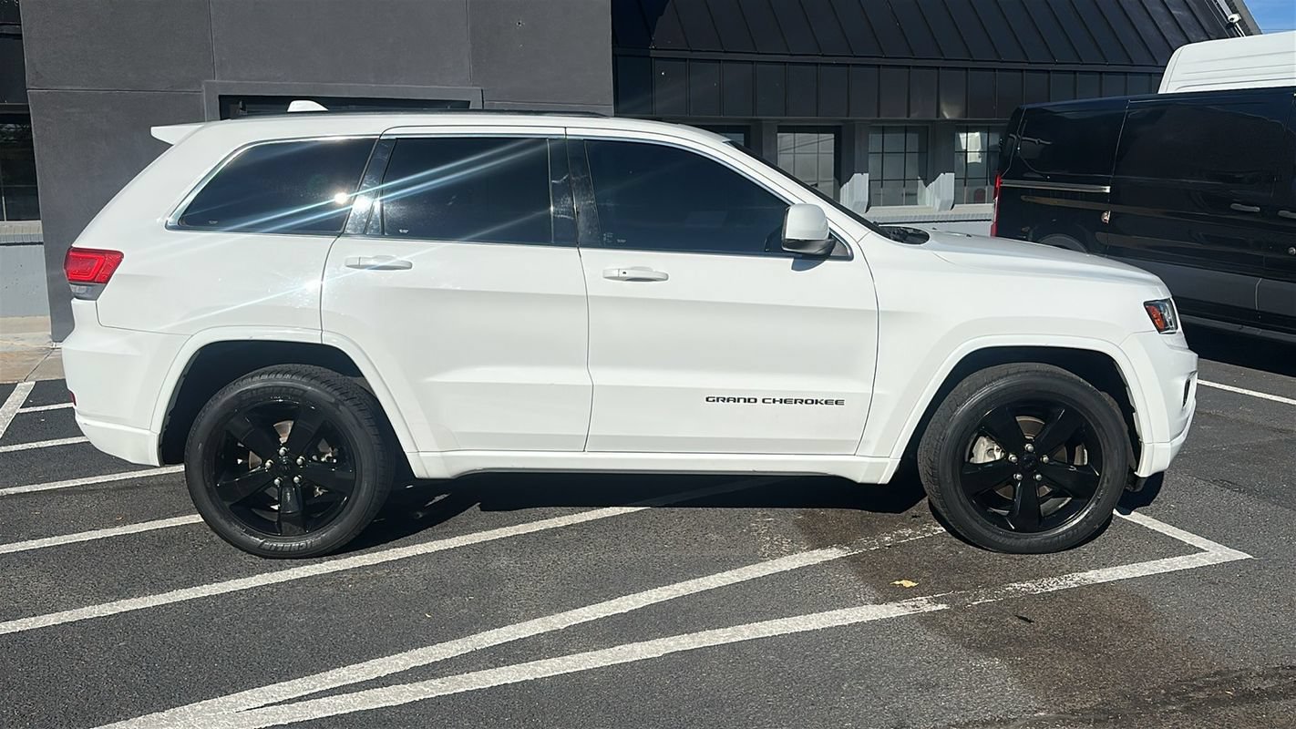 Used 2014 Jeep Grand Cherokee Altitude AWD/4WD image 3