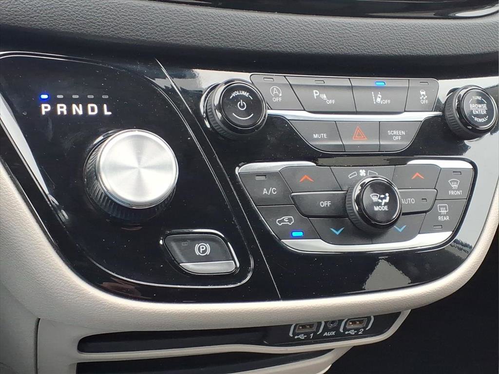 Used 2024 Chrysler Pacifica Touring-L image 21