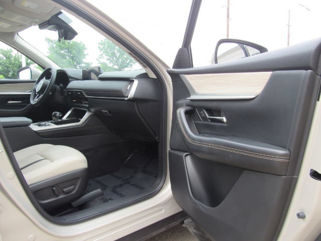 Used 2024 MAZDA CX-90 Plug-In Hybrid w/ Preferred AWD/4WD image 24