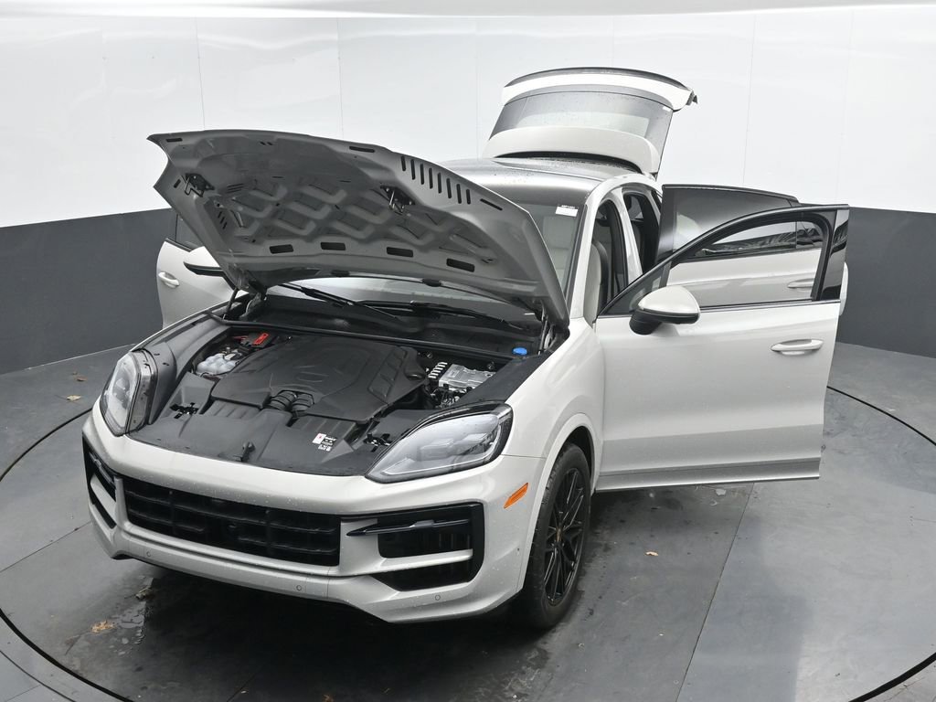 Used 2024 Porsche Cayenne S image 58
