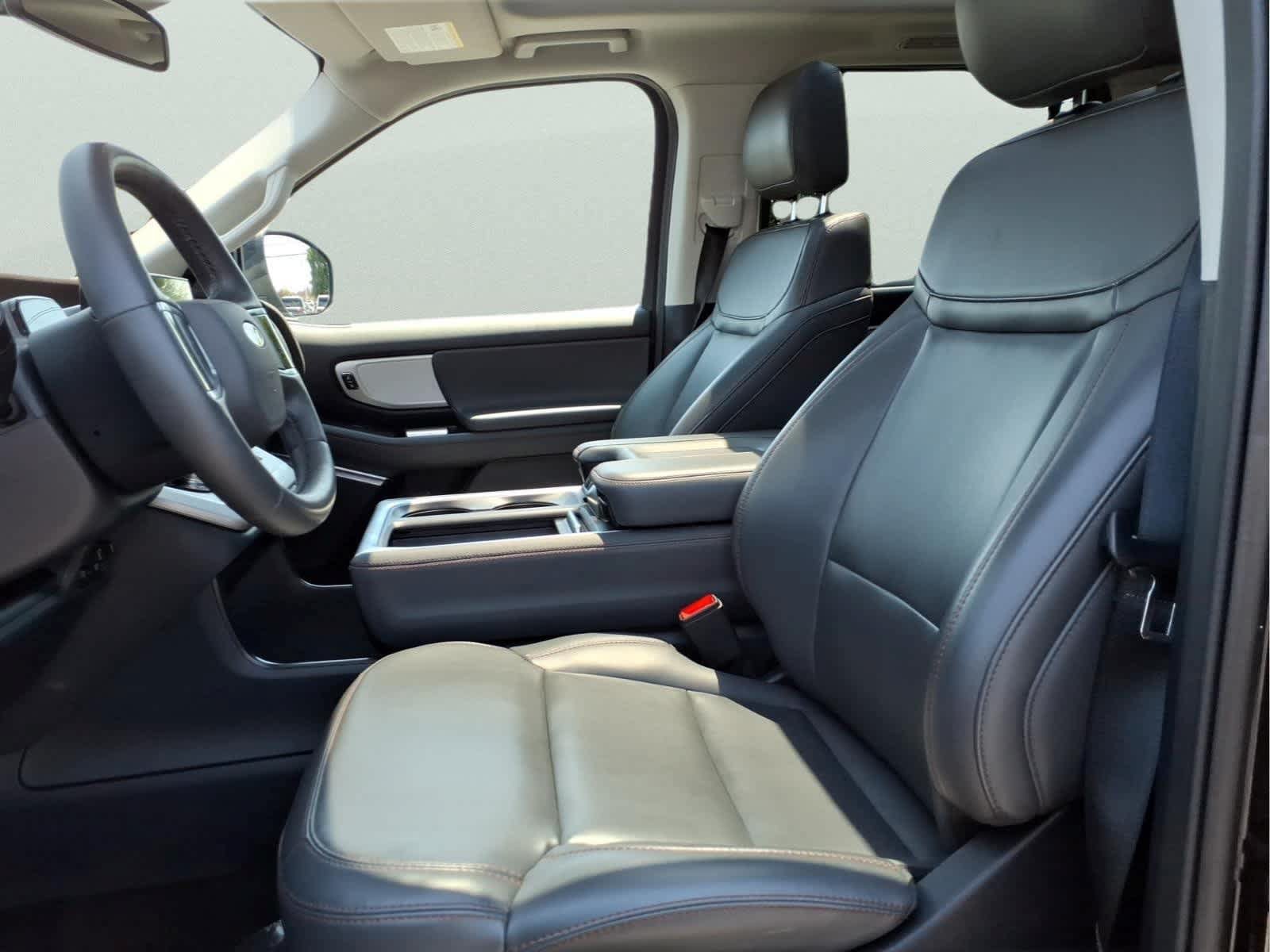 Used 2025 Ford Expedition Active AWD/4WD image 16