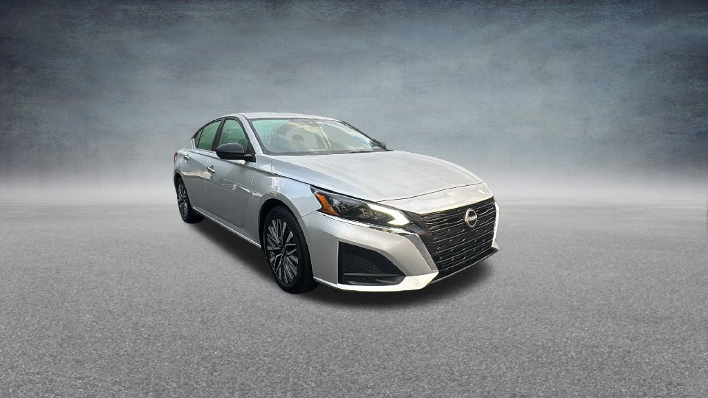 Used 2025 Nissan Altima 2.5 SV FWD image 2