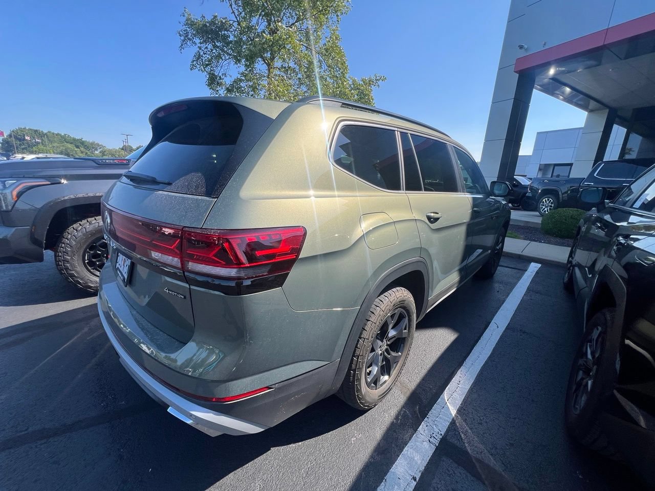 Used 2024 Volkswagen Atlas Peak Edition SE AWD/4WD image 7