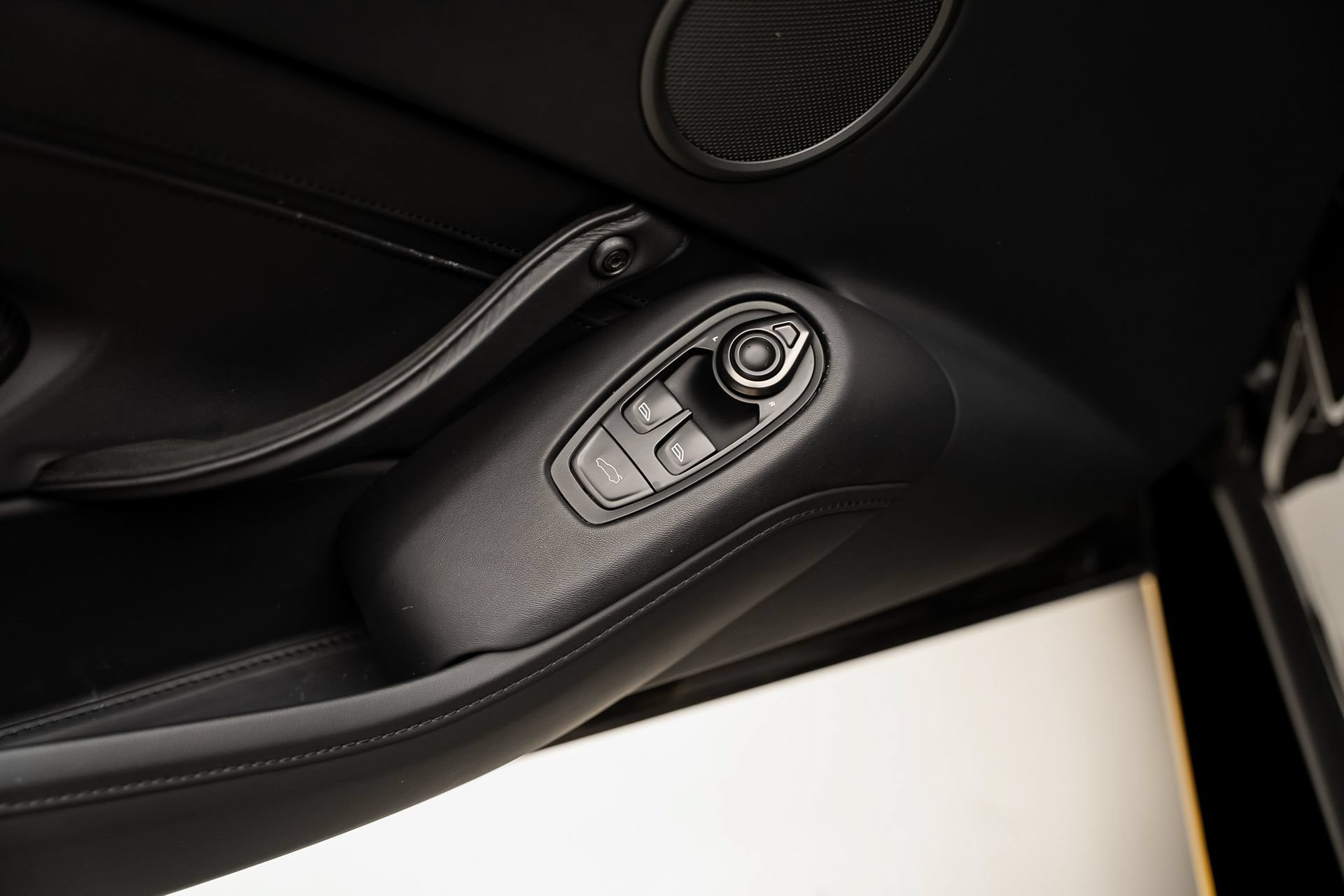 Used 2022 Aston Martin V8 Vantage Coupe RWD image 66