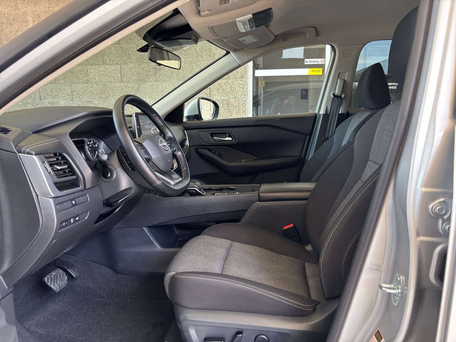 Used 2025 Nissan Rogue SV FWD image 29