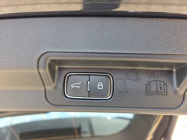 Used 2024 Ford Explorer XLT RWD image 24