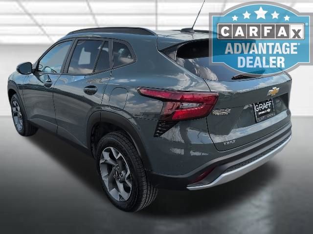 Certified 2025 Chevrolet Trax LT FWD image 2