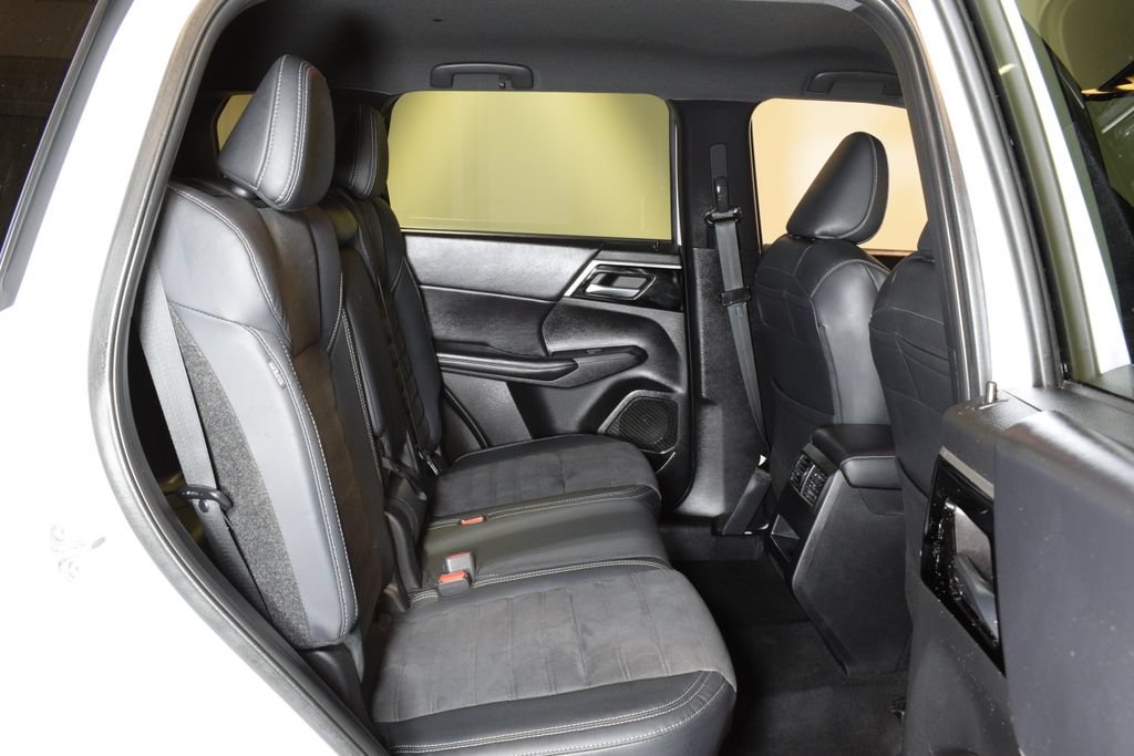 Used 2023 Mitsubishi Outlander SE AWD/4WD image 30