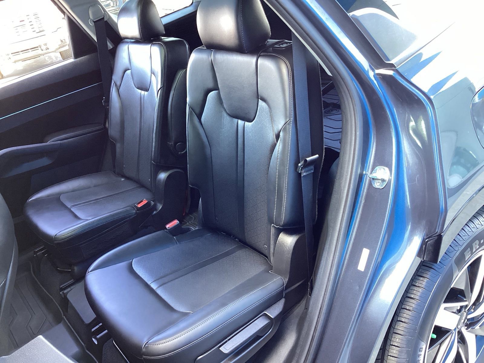 Used 2022 Kia Sorento EX w/ Panoramic Sunroof Package image 14