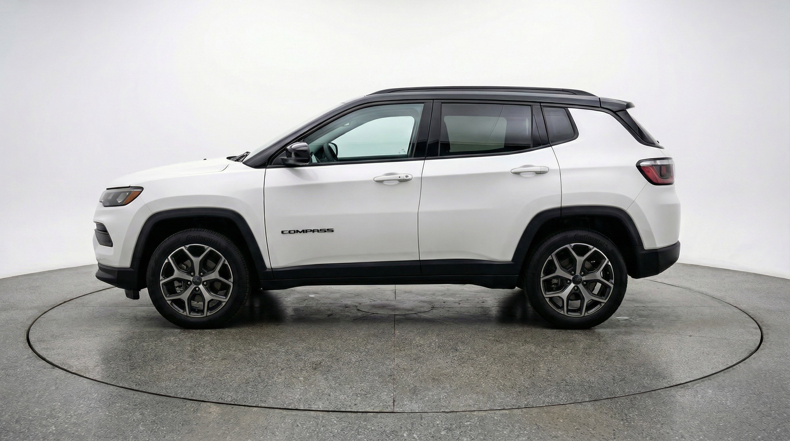 Used 2025 Jeep Compass Limited AWD/4WD image 5