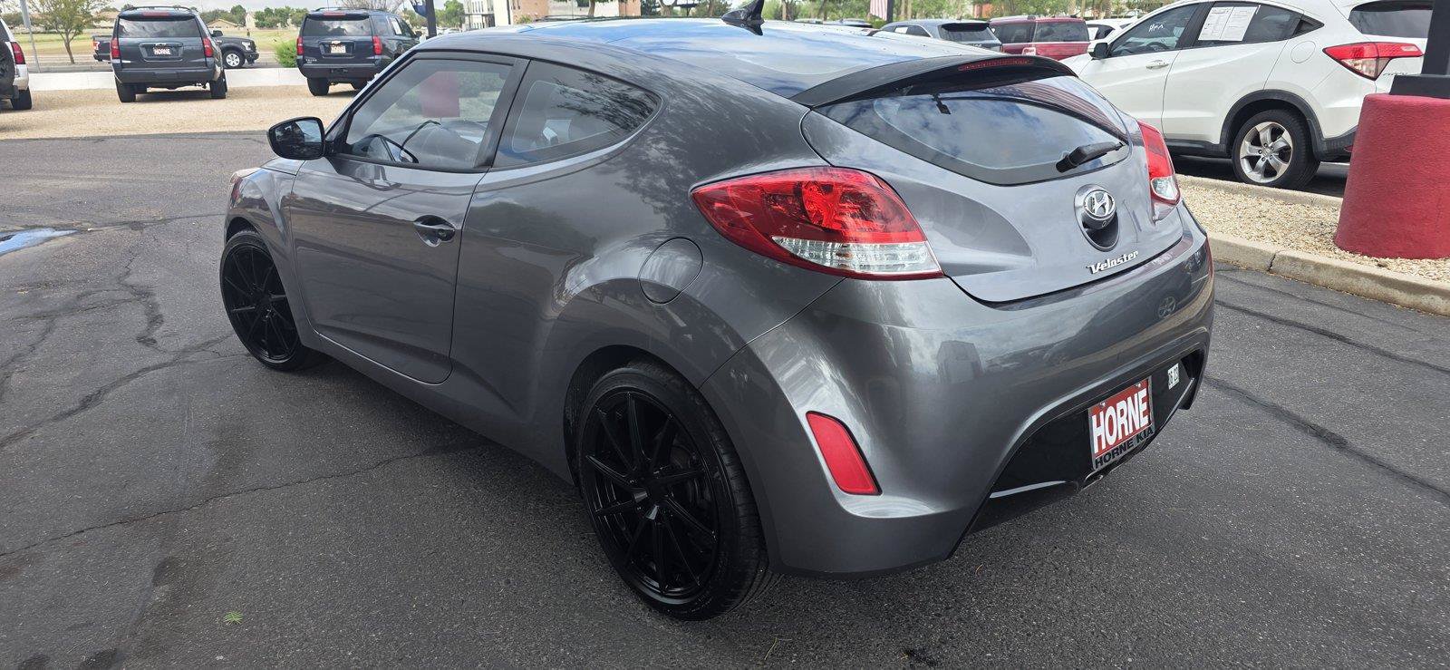 Used 2017 Hyundai Veloster Value Edition FWD image 7
