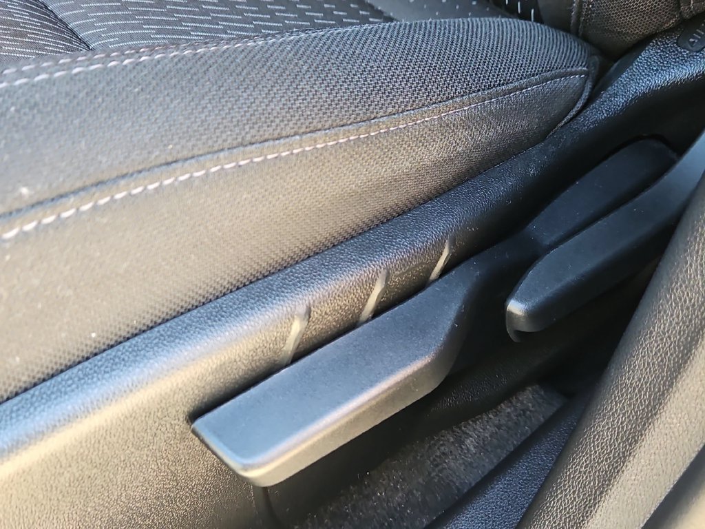 Used 2025 Chevrolet Equinox LT AWD/4WD image 11