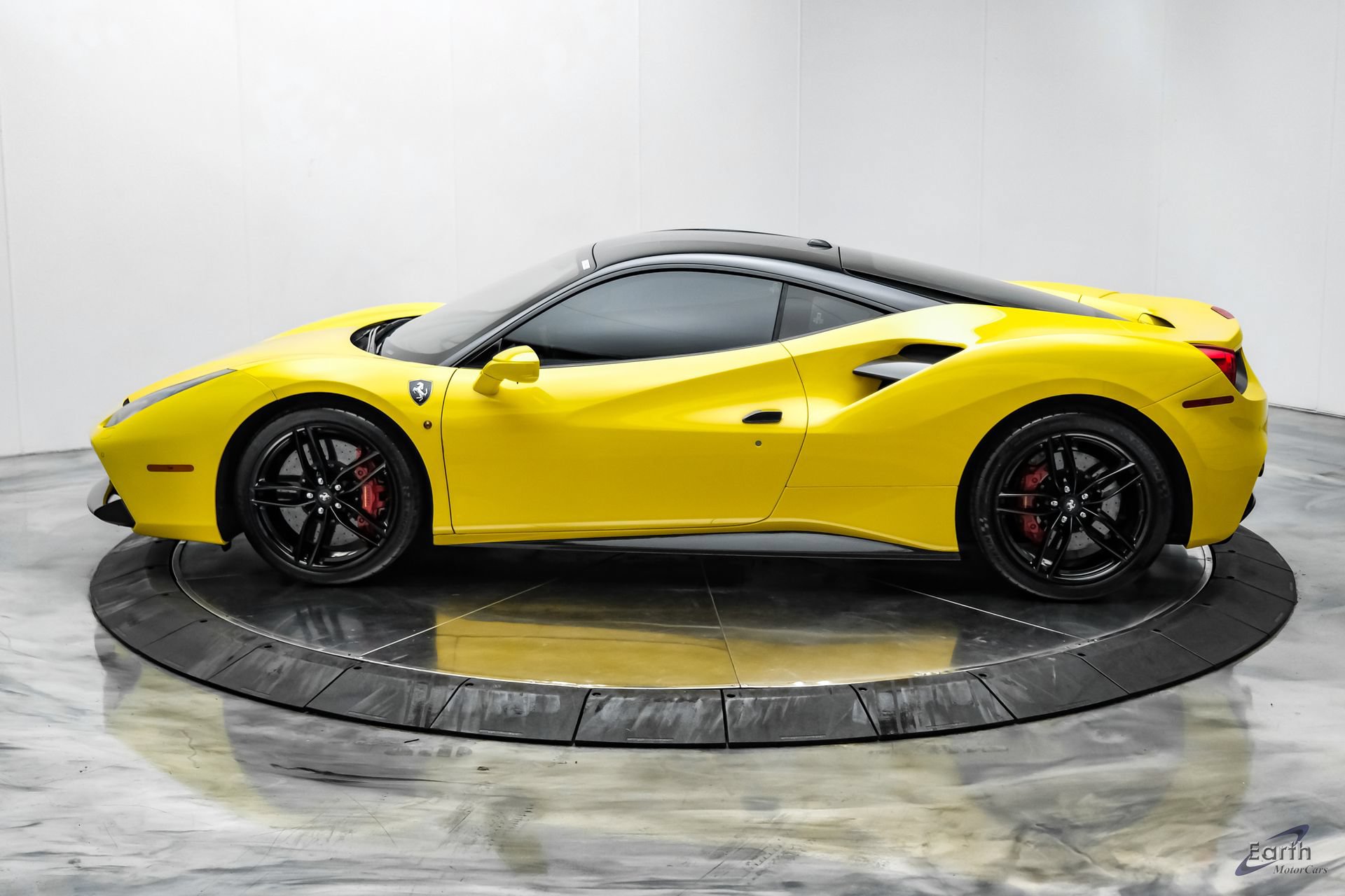 Used 2019 Ferrari 488 GTB RWD image 9