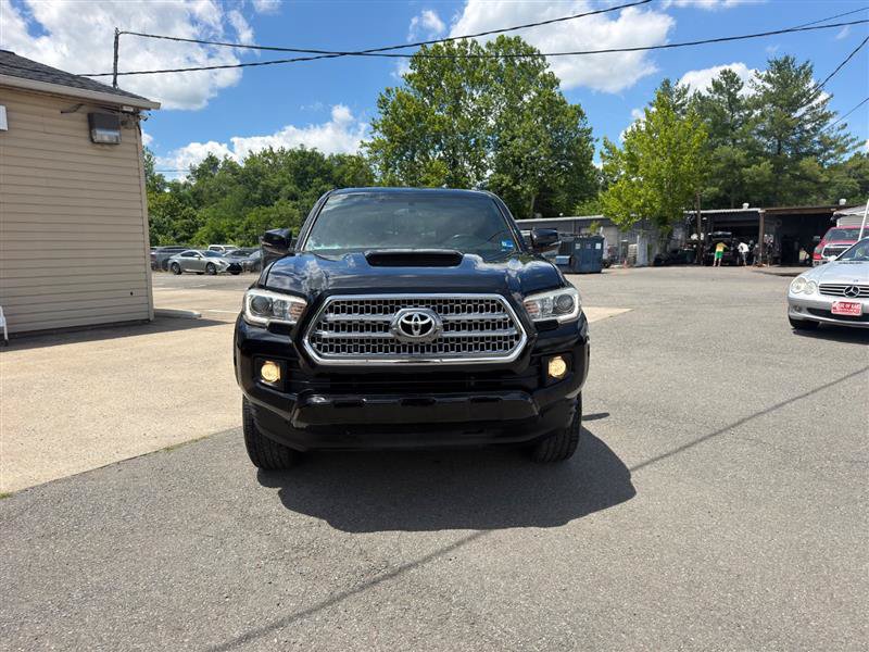 Used 2017 Toyota Tacoma TRD Sport RWD image 4