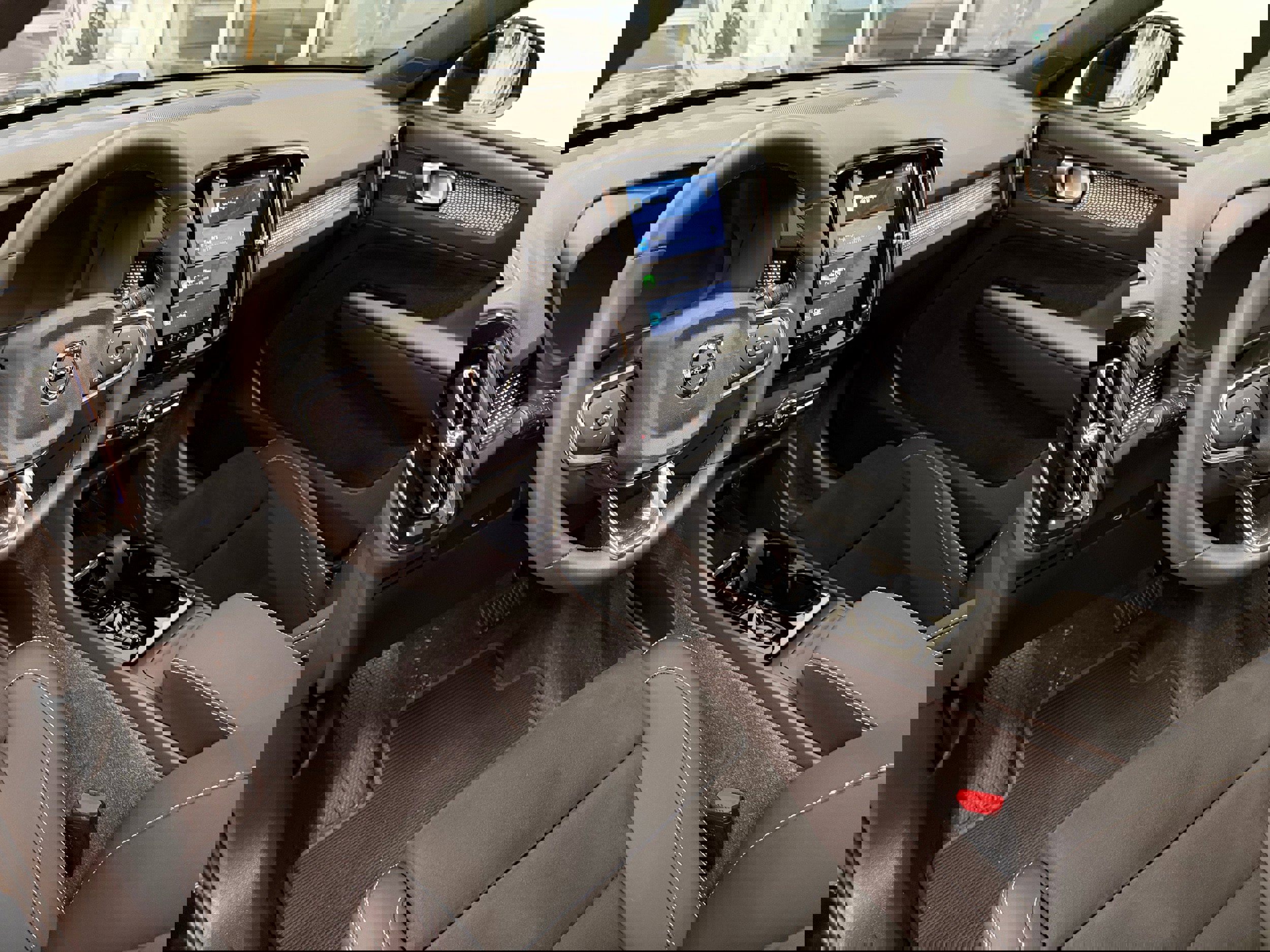 Certified 2025 Volvo XC40 B5 Plus image 16