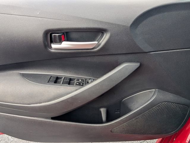 Used 2021 Toyota Corolla LE image 32