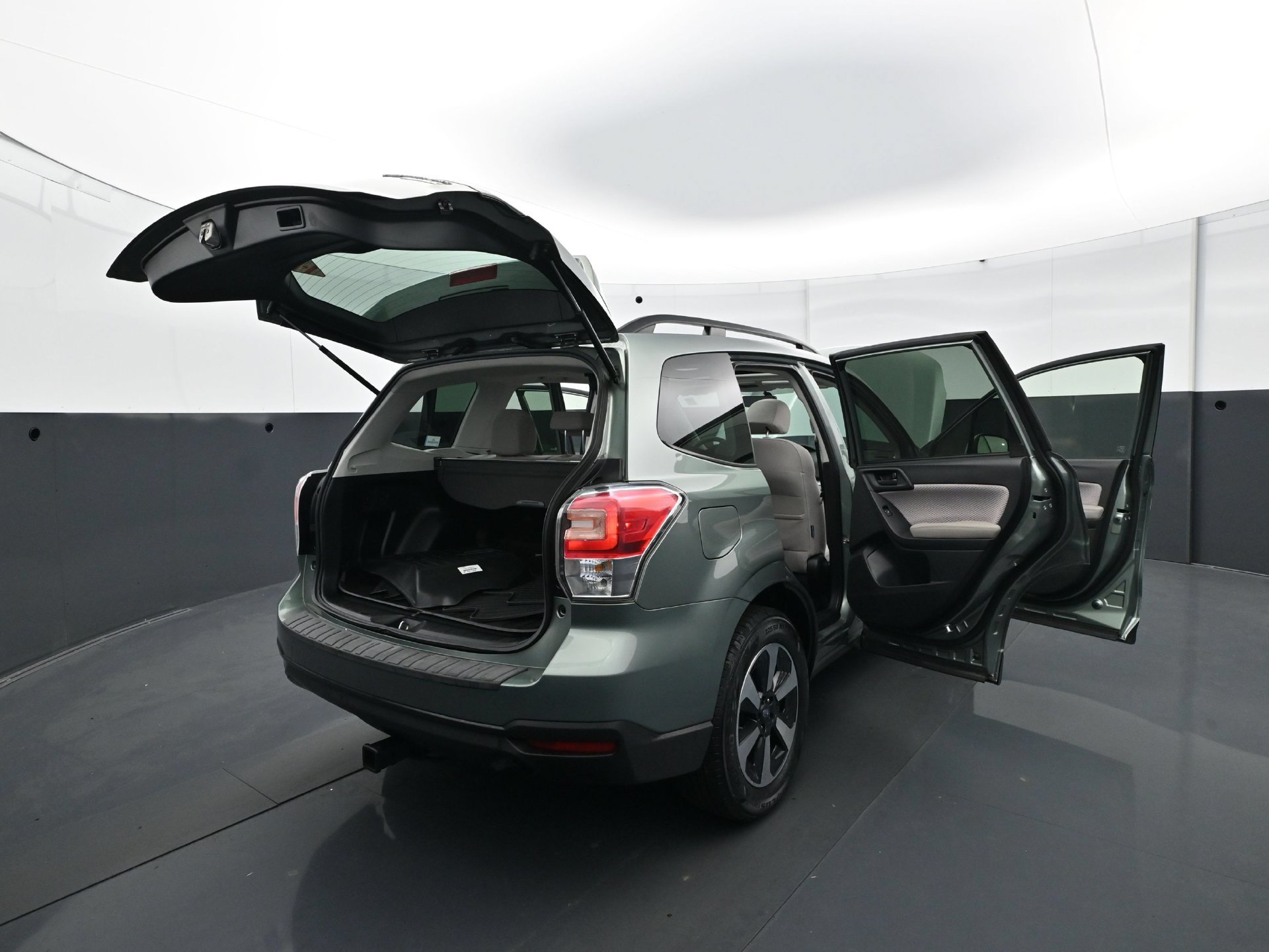 Used 2017 Subaru Forester 2.5i Premium w/ Popular Package #2A AWD/4WD image 34