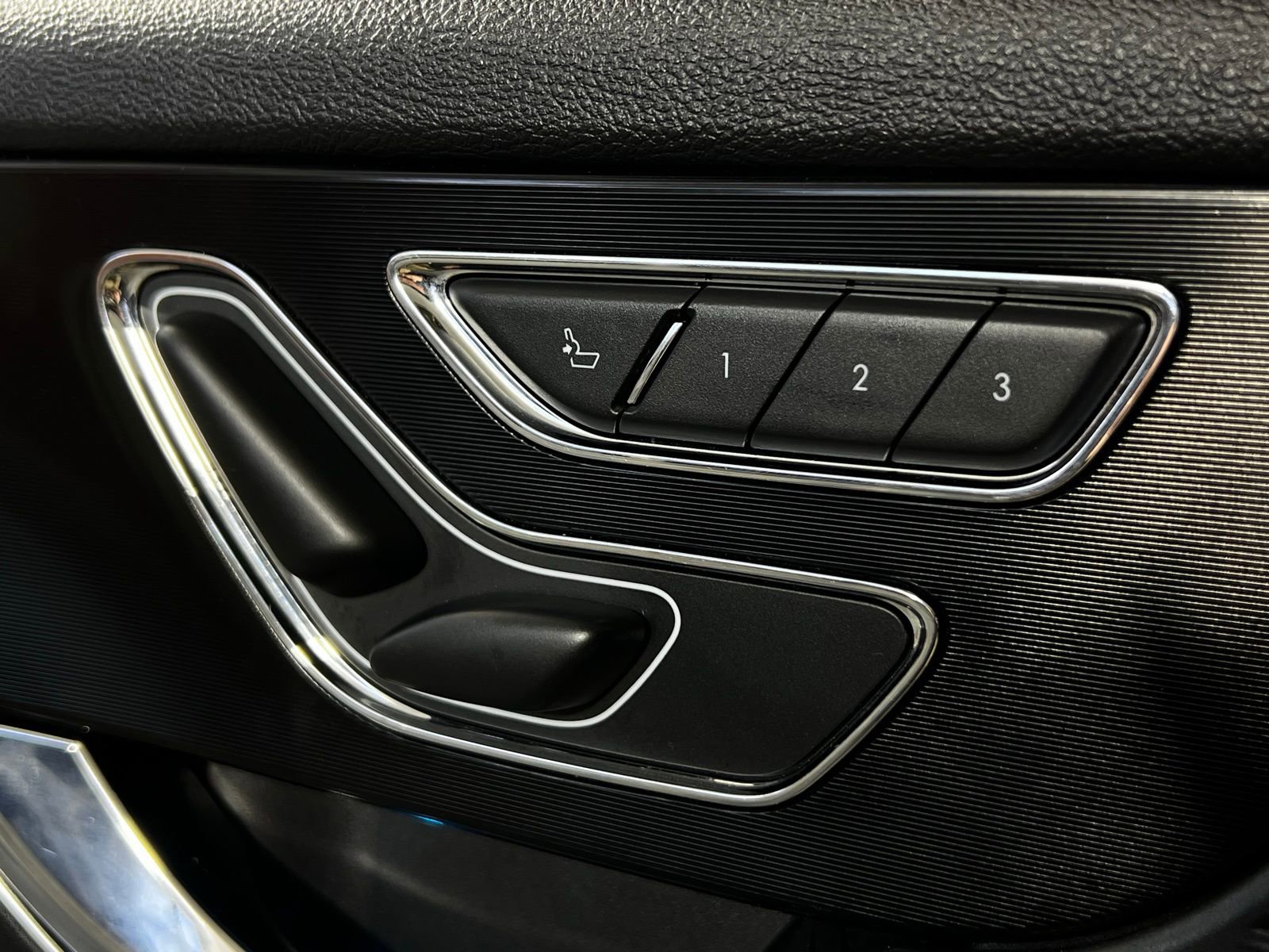 Used 2020 Lincoln Corsair AWD w/ Equipment Group 101A image 14