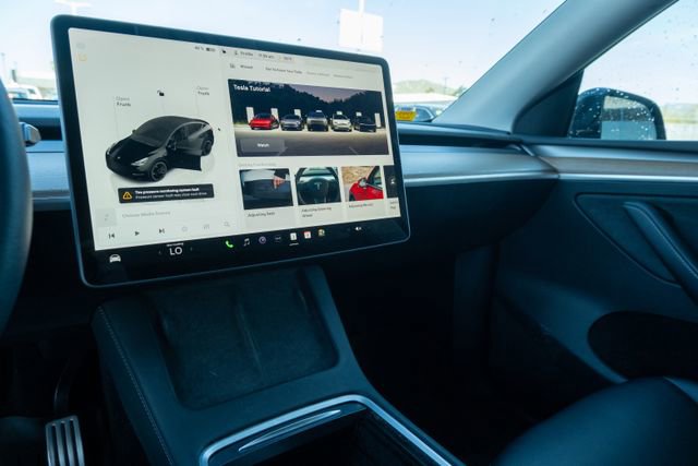 Used 2023 Tesla Model Y Performance image 11