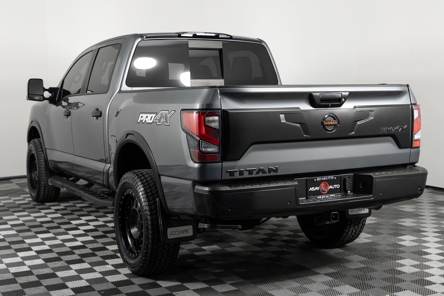 Used 2021 Nissan Titan PRO-4X w/ Pro-4x Convenience Package image 5