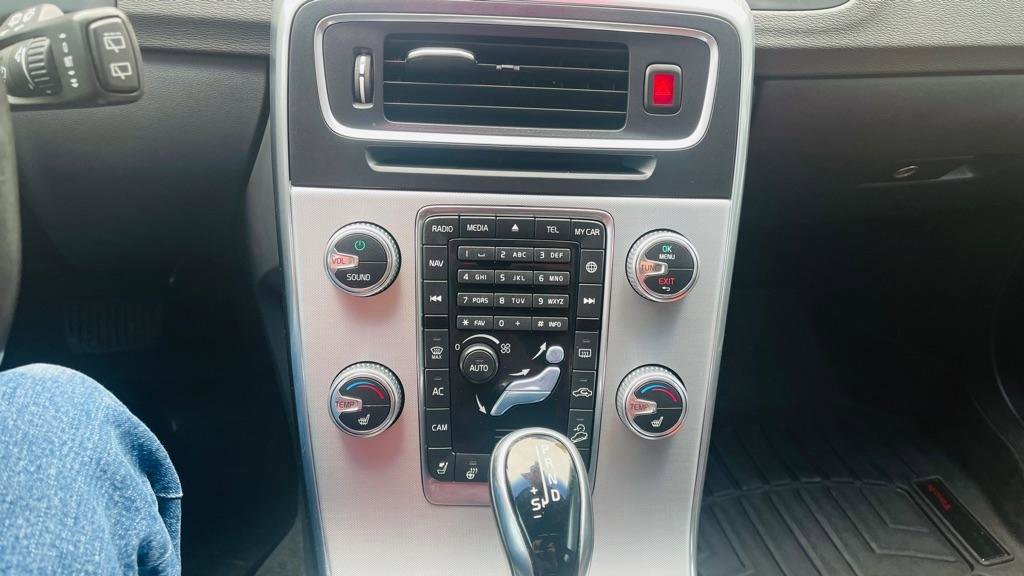 Used 2018 Volvo V60 T5 Cross Country w/ Convenience Package image 14