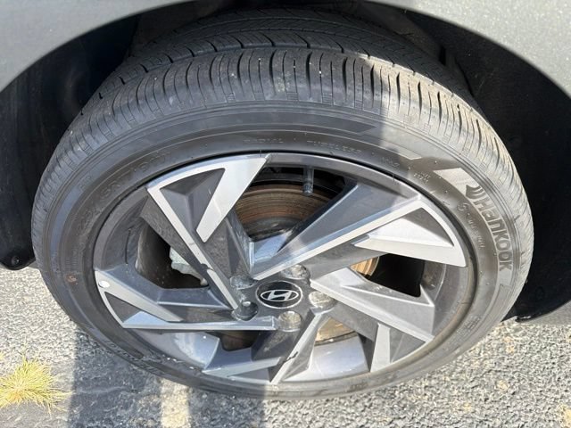 Used 2025 Hyundai Elantra SEL FWD image 28