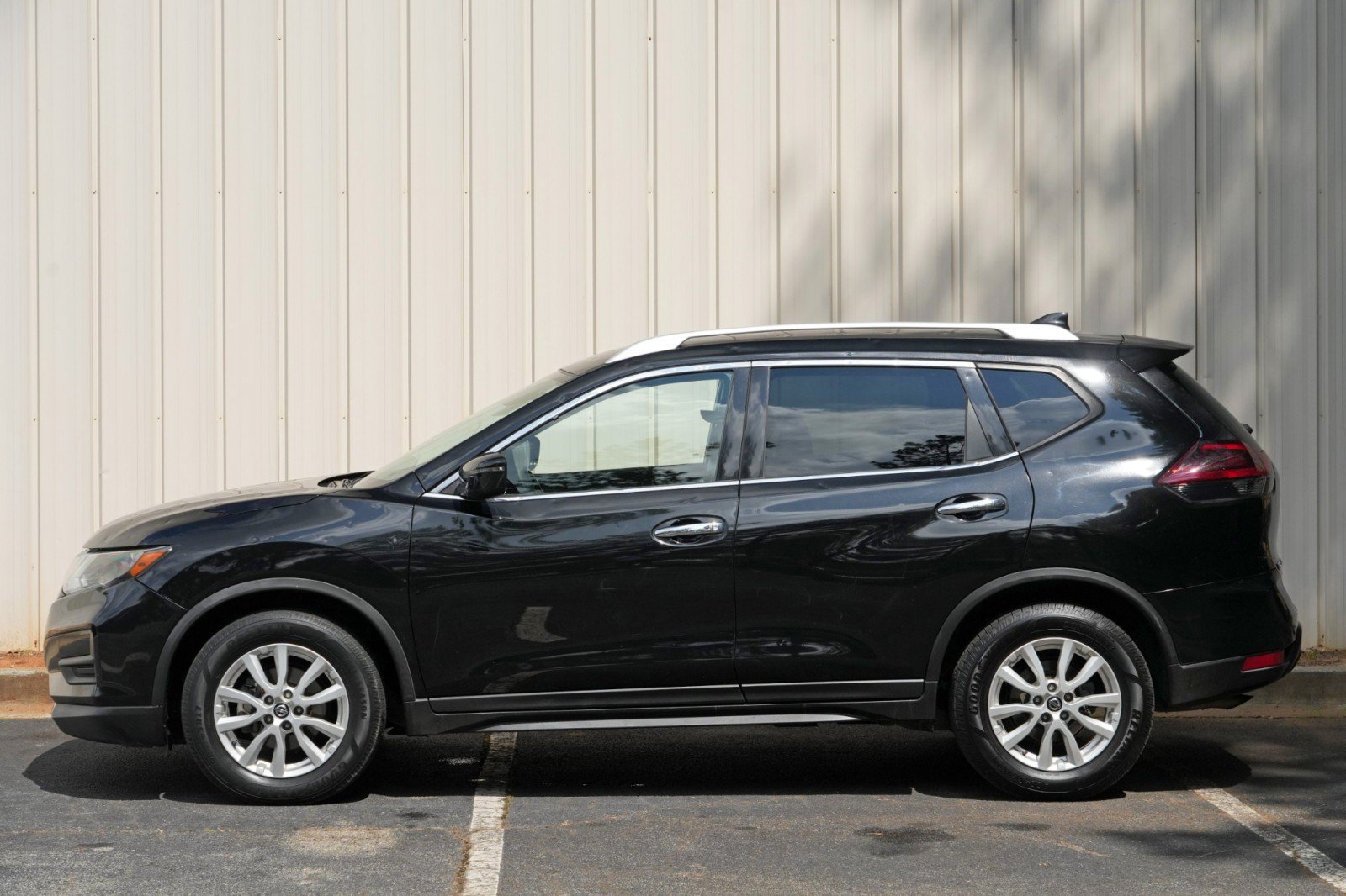 Used 2020 Nissan Rogue SV FWD image 42