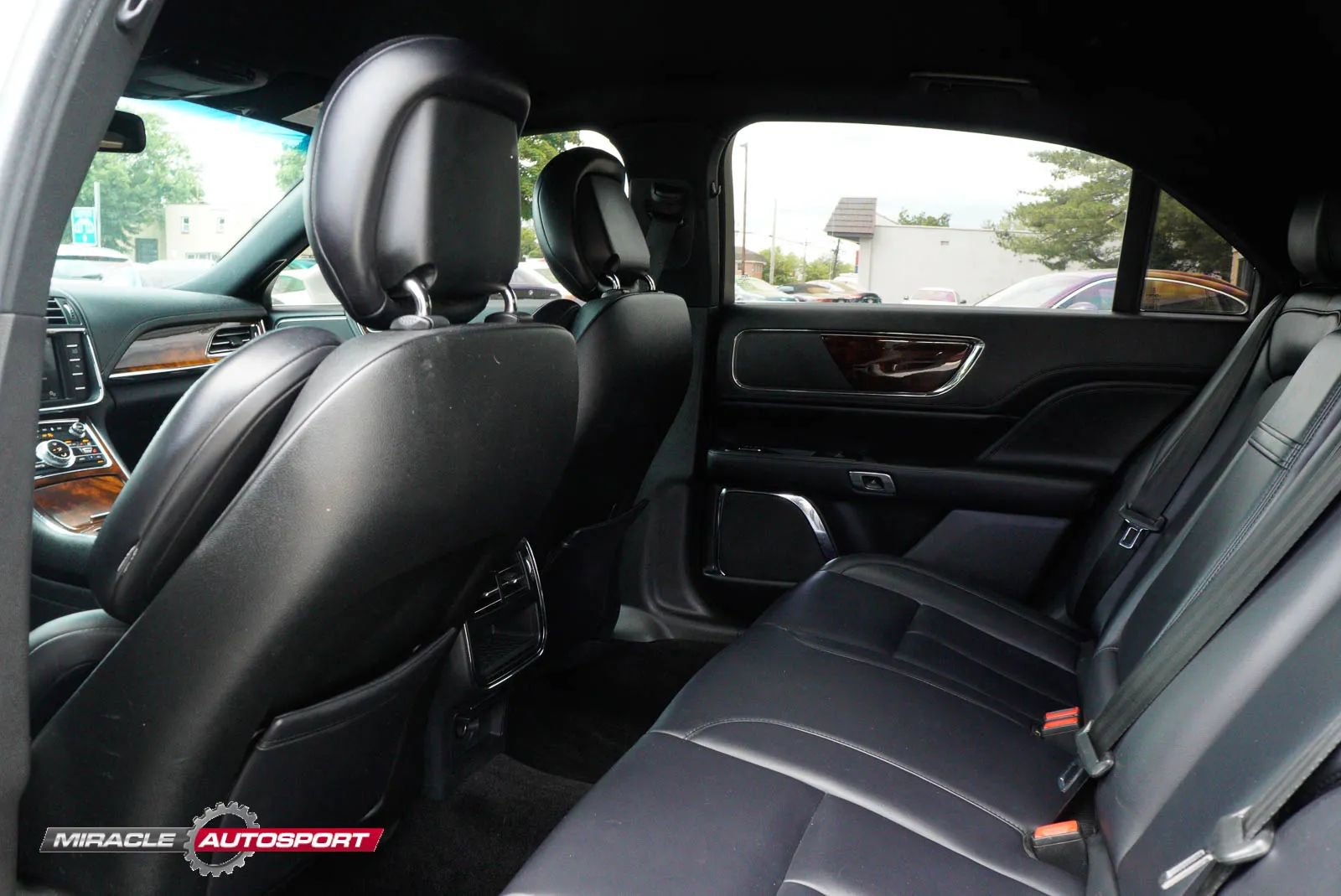 Used 2018 Lincoln Continental Premiere FWD image 27