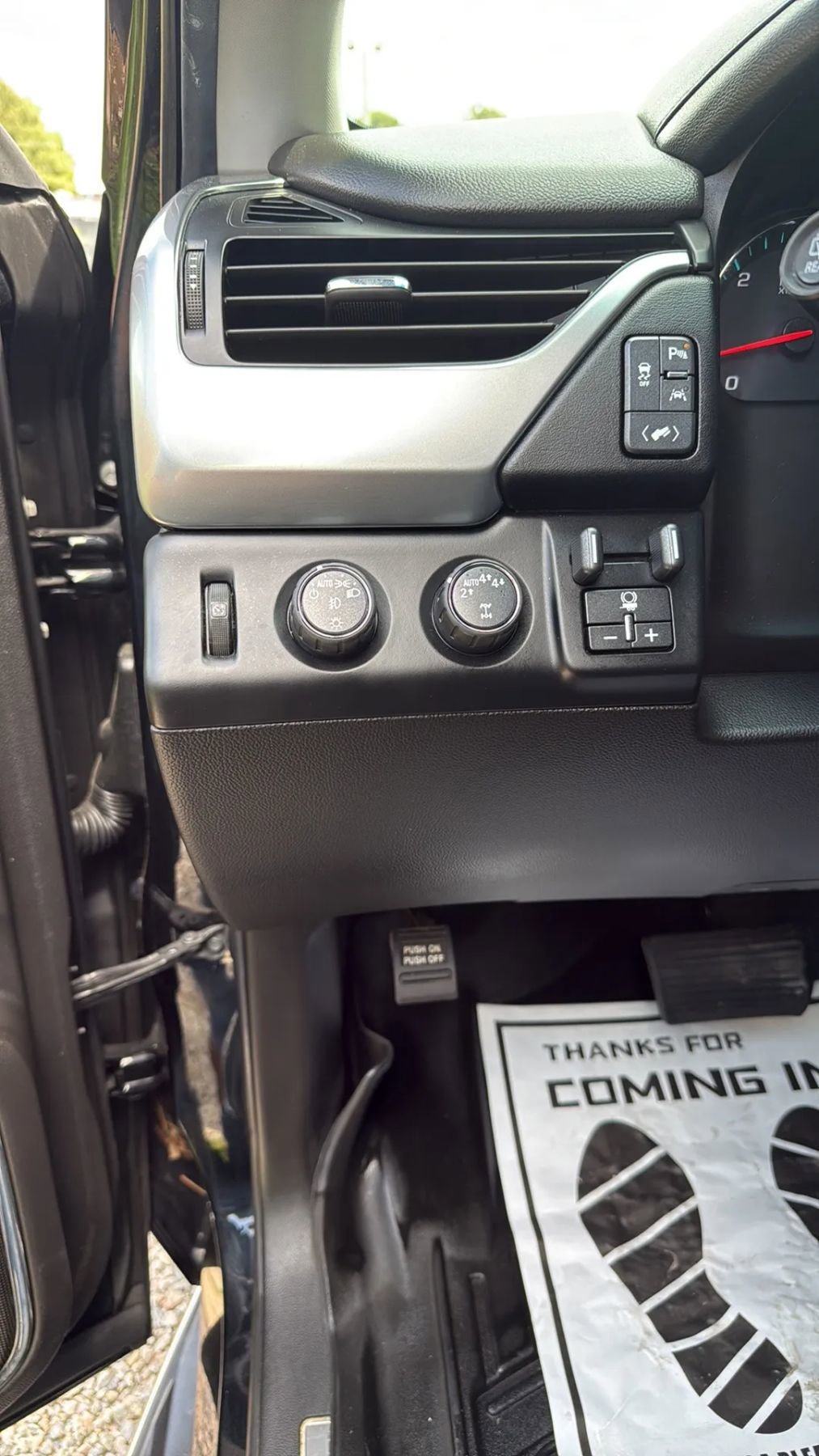 Used 2018 Chevrolet Tahoe Premier AWD/4WD image 16