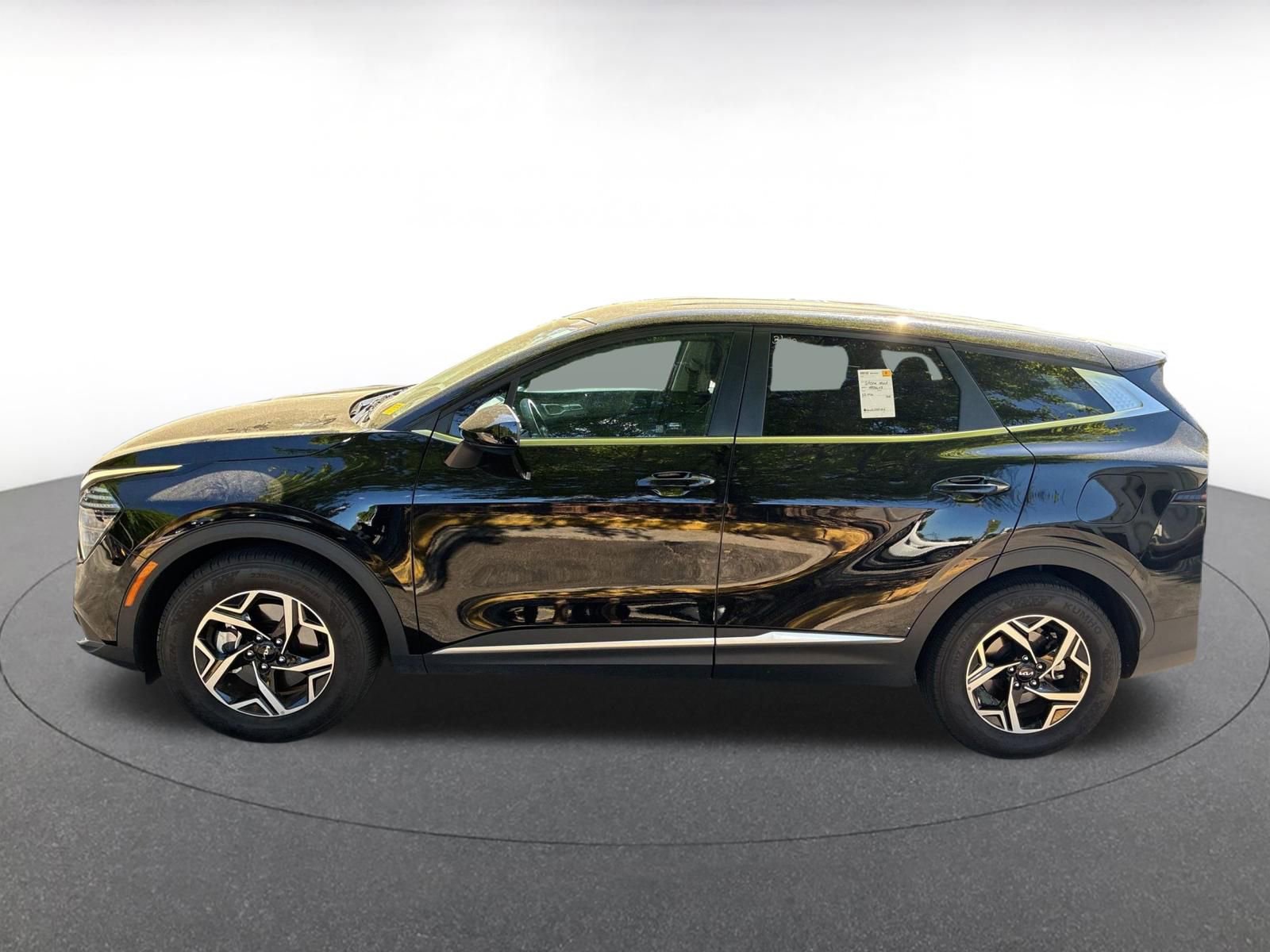 Used 2025 Kia Sportage LX image 9